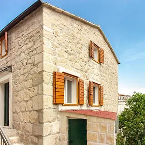 https://maki-stone-house-free-parking.splithotels.org