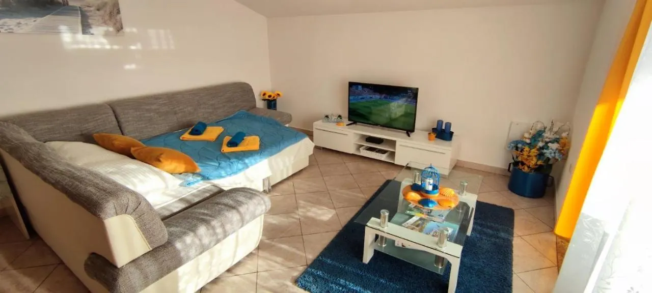 Apartment Lorena Kastelir 0*,  Croatia