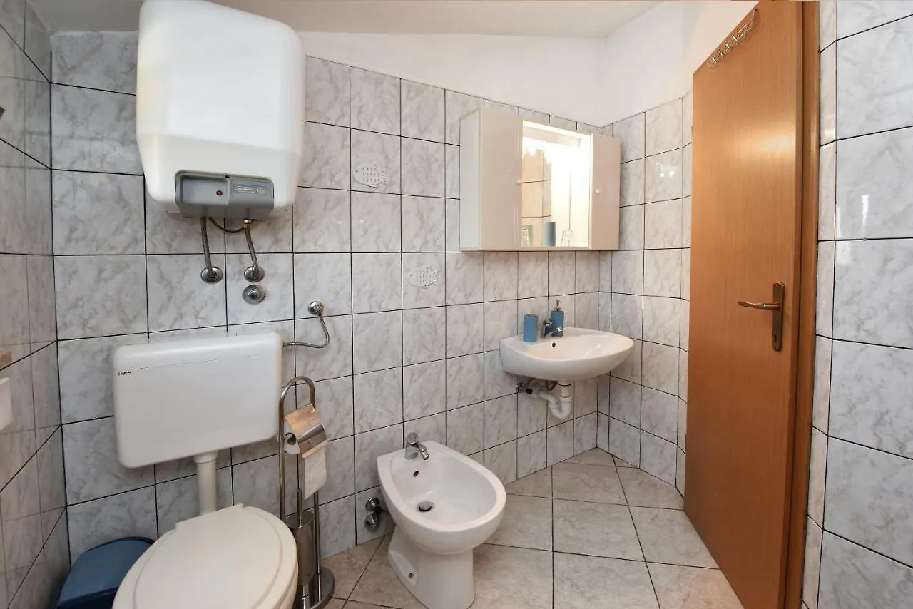 Apartment Lorena Kastelir 0*,  Croatia
